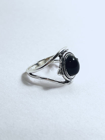 Eye-Shaped Onyx Statement Ring in Silver Plate - Stellify