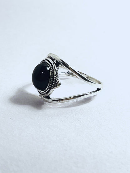 Eye-Shaped Onyx Statement Ring in Silver Plate - Stellify