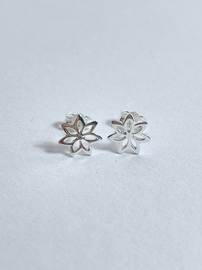 Open Flower Stud Earrings - Stellify