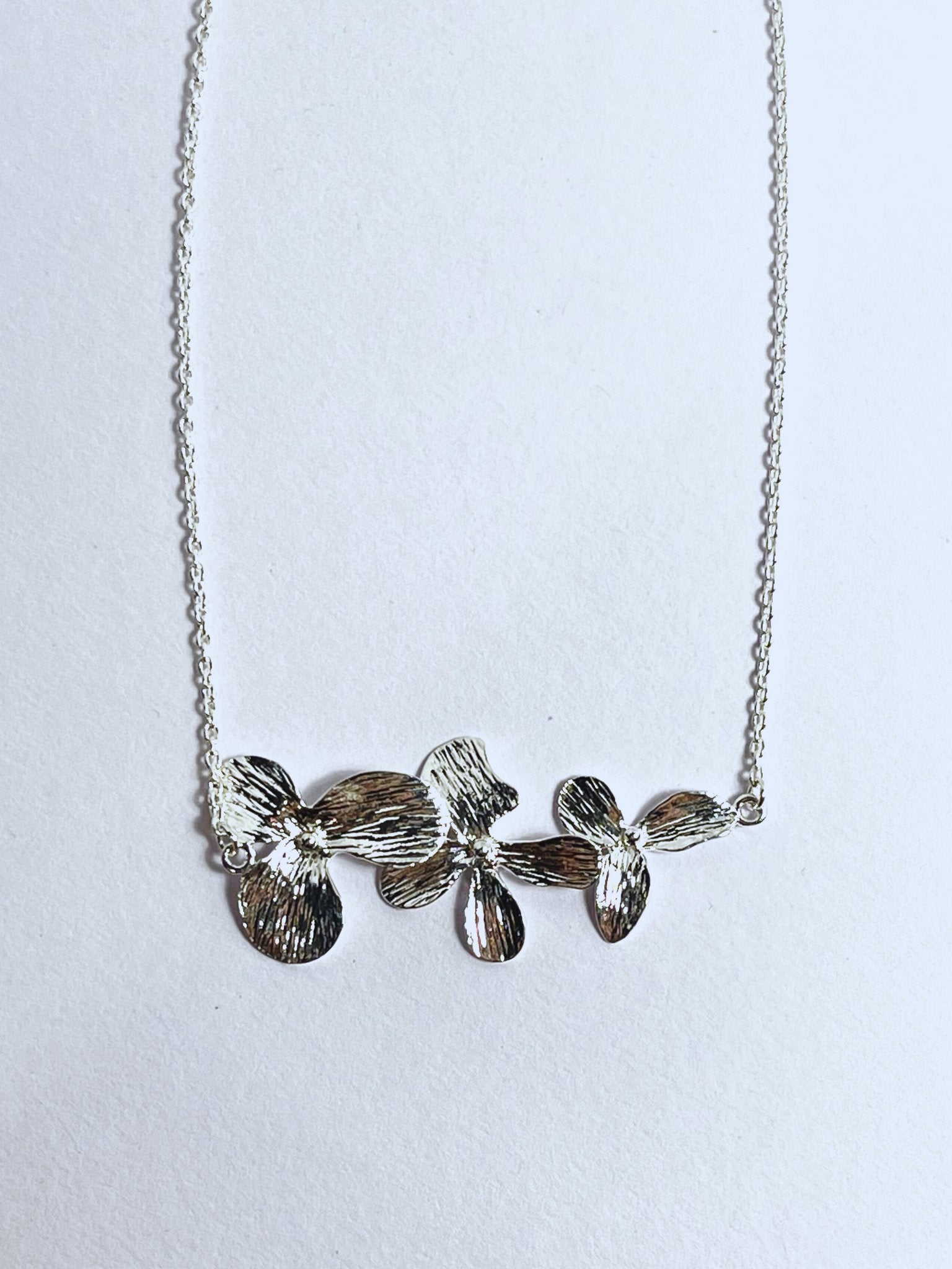 Triple Flower Pendant Necklace - Stellify